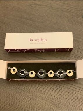 Lia Sophia Black and Cream Link Circle Necklace